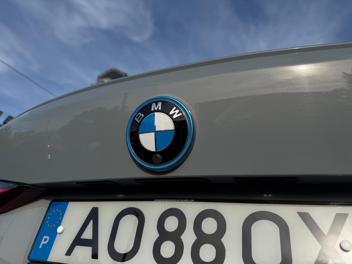 bmw-i4-2022-eletrico-500cc