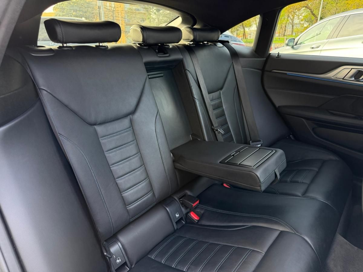 bmw-i4-2022-eletrico-500cc