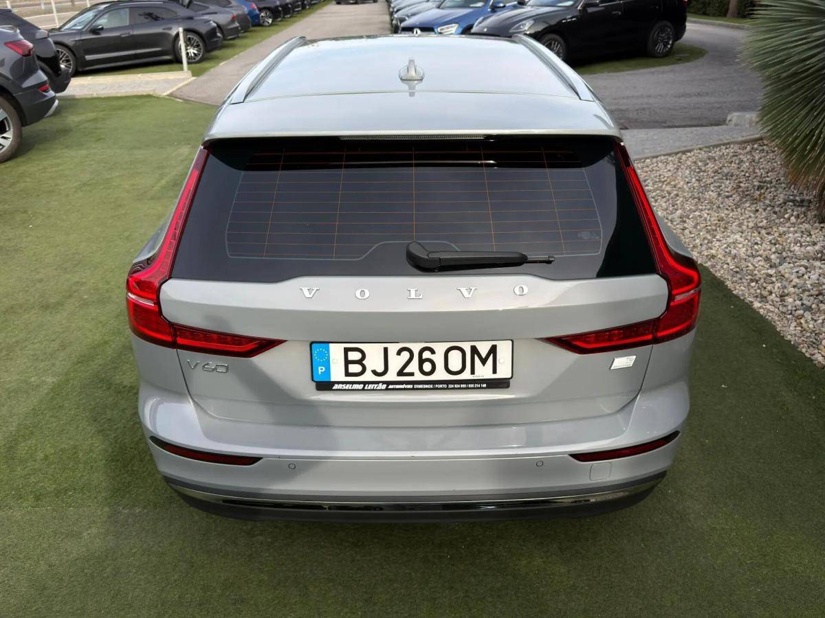 volvo-v60-2024-hibrido-a-gasolina-1969cc