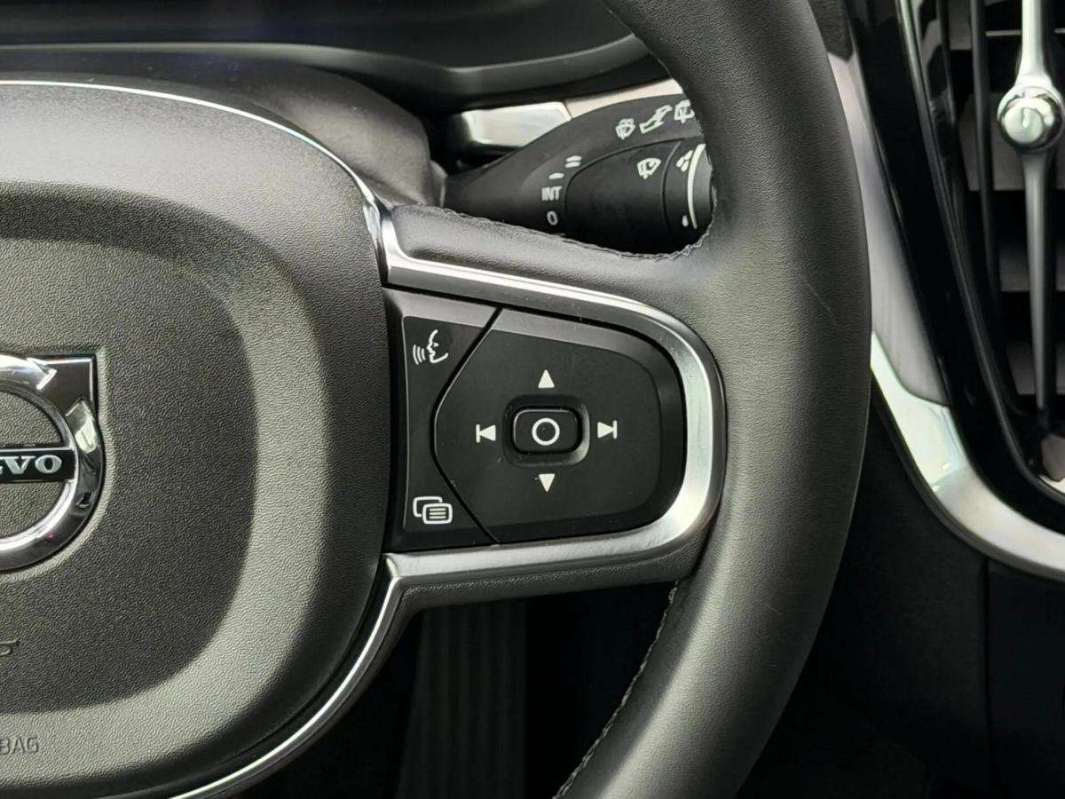 volvo-v60-2024-hibrido-a-gasolina-1969cc