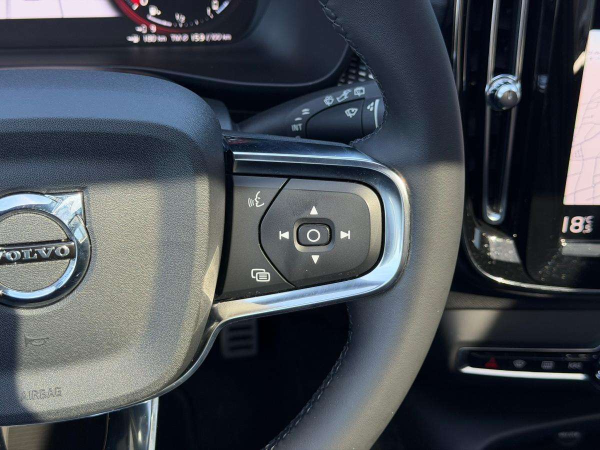 volvo-xc40-2022-hibrido-a-gasolina-1477cc