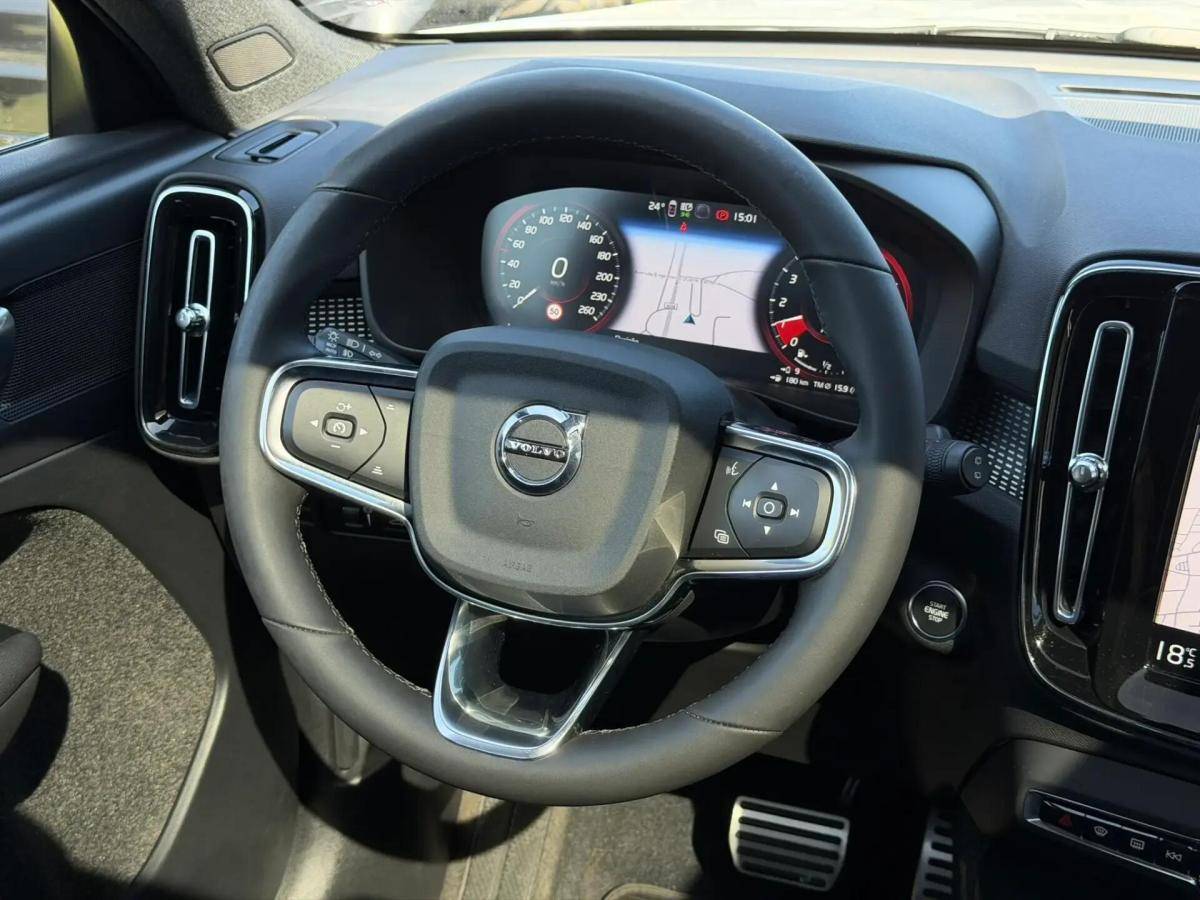 volvo-xc40-2022-hibrido-a-gasolina-1477cc