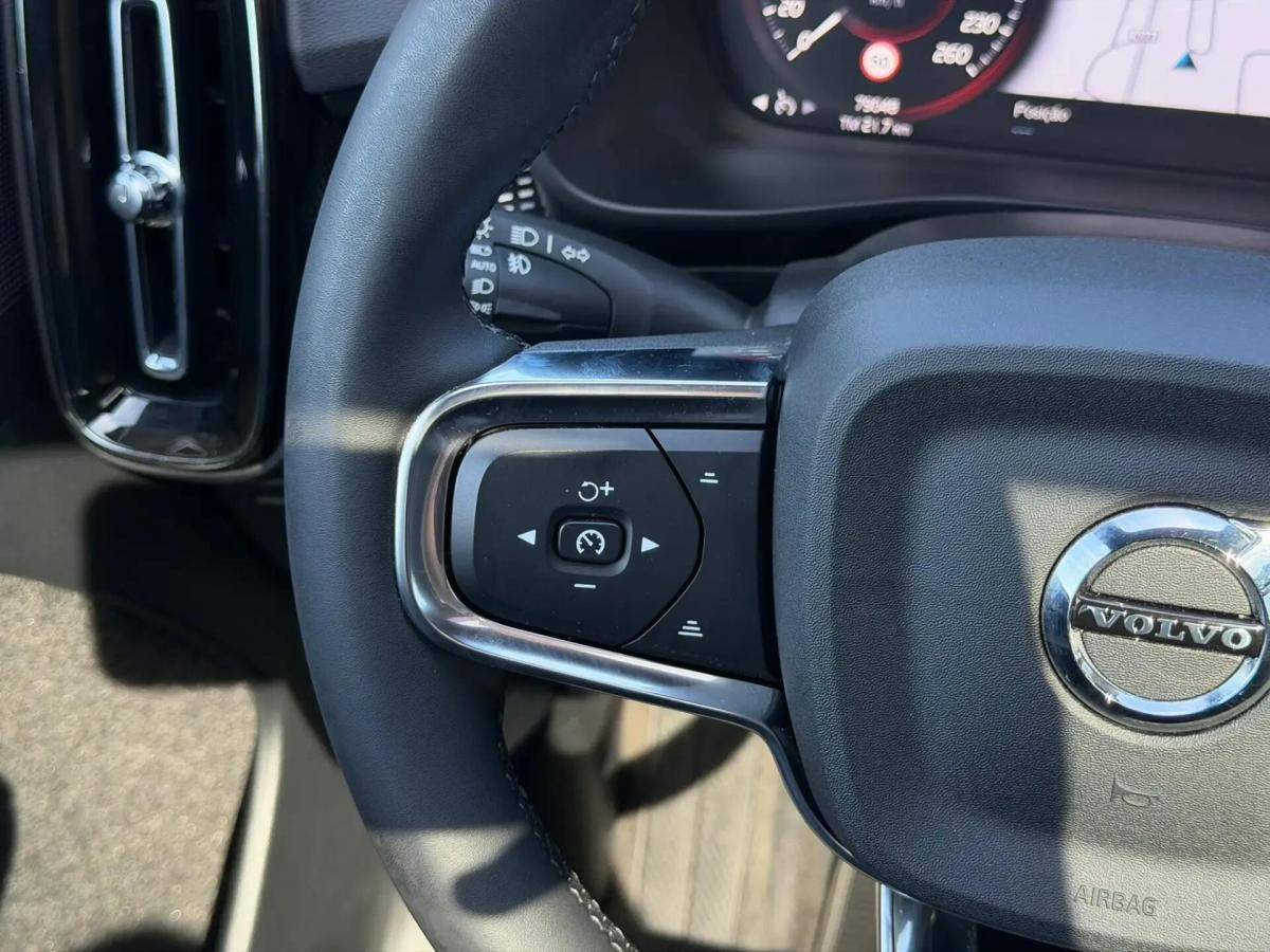 volvo-xc40-2022-hibrido-a-gasolina-1477cc