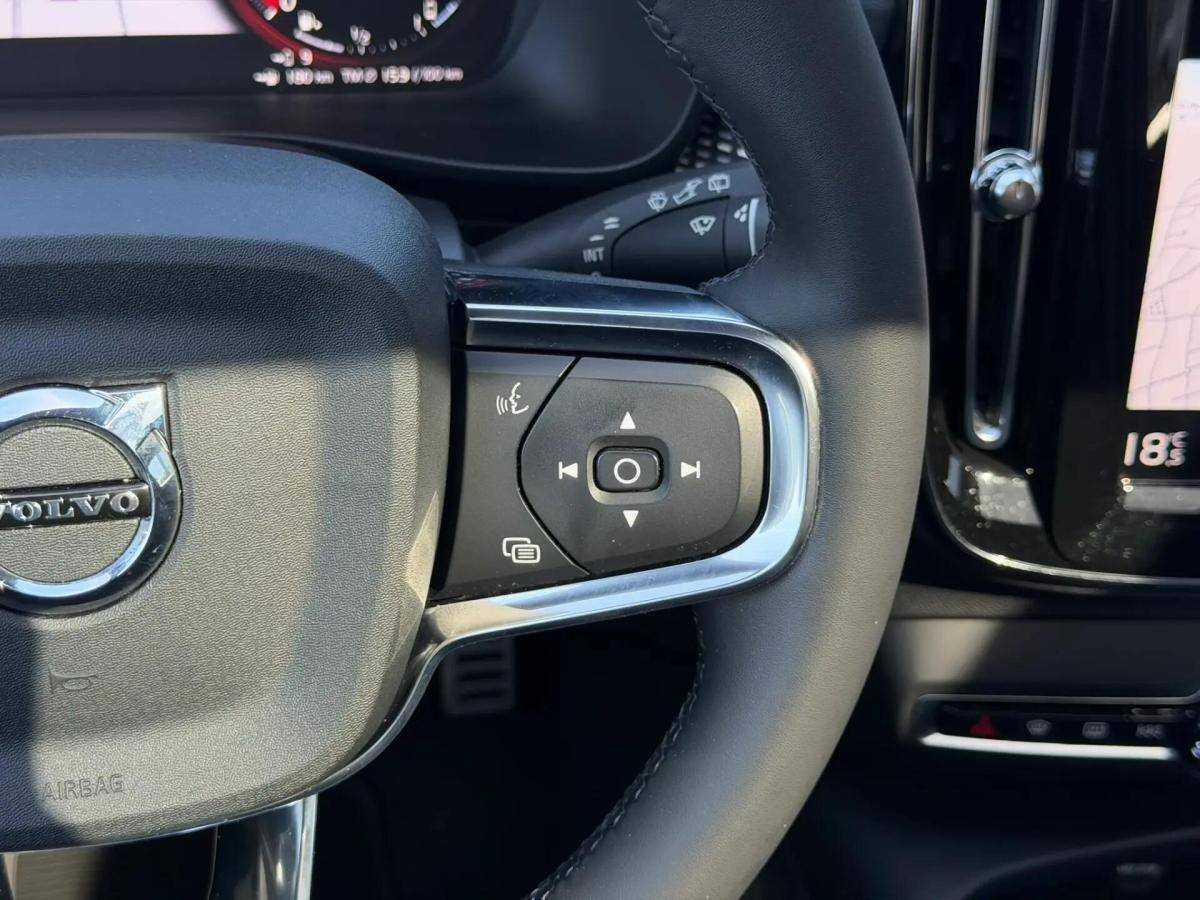 volvo-xc40-2022-hibrido-a-gasolina-1477cc