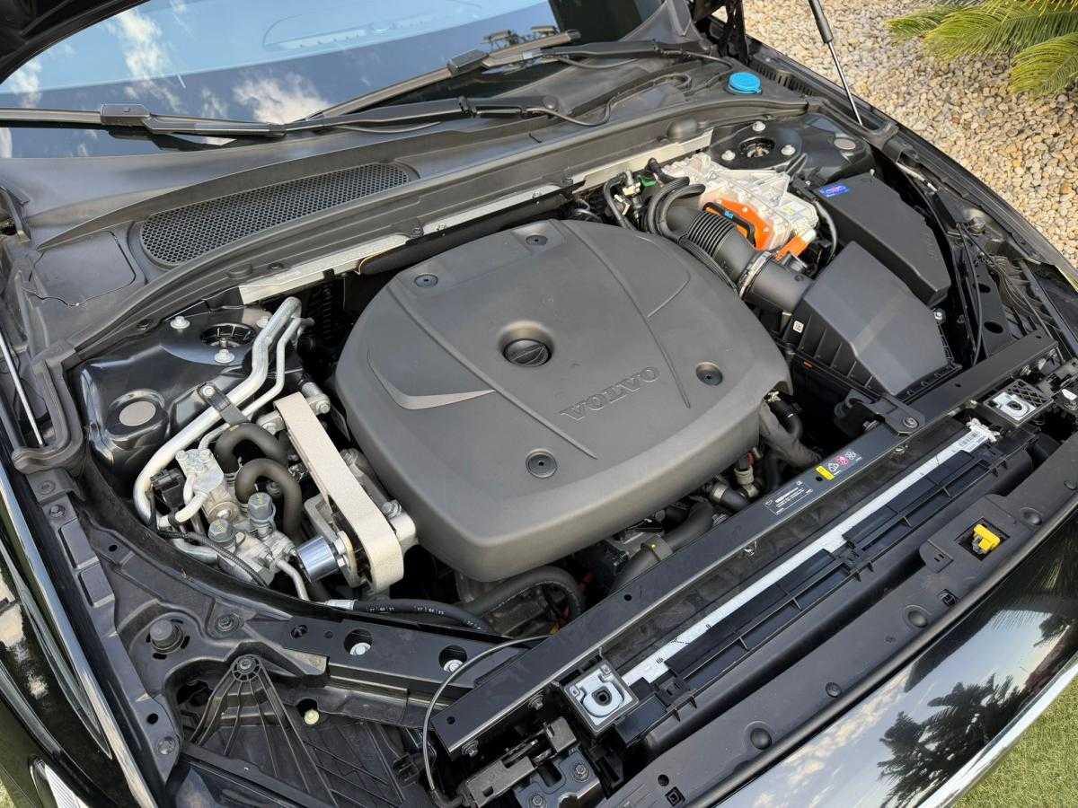 volvo-v60-2023-hibrido-a-gasolina-1969cc