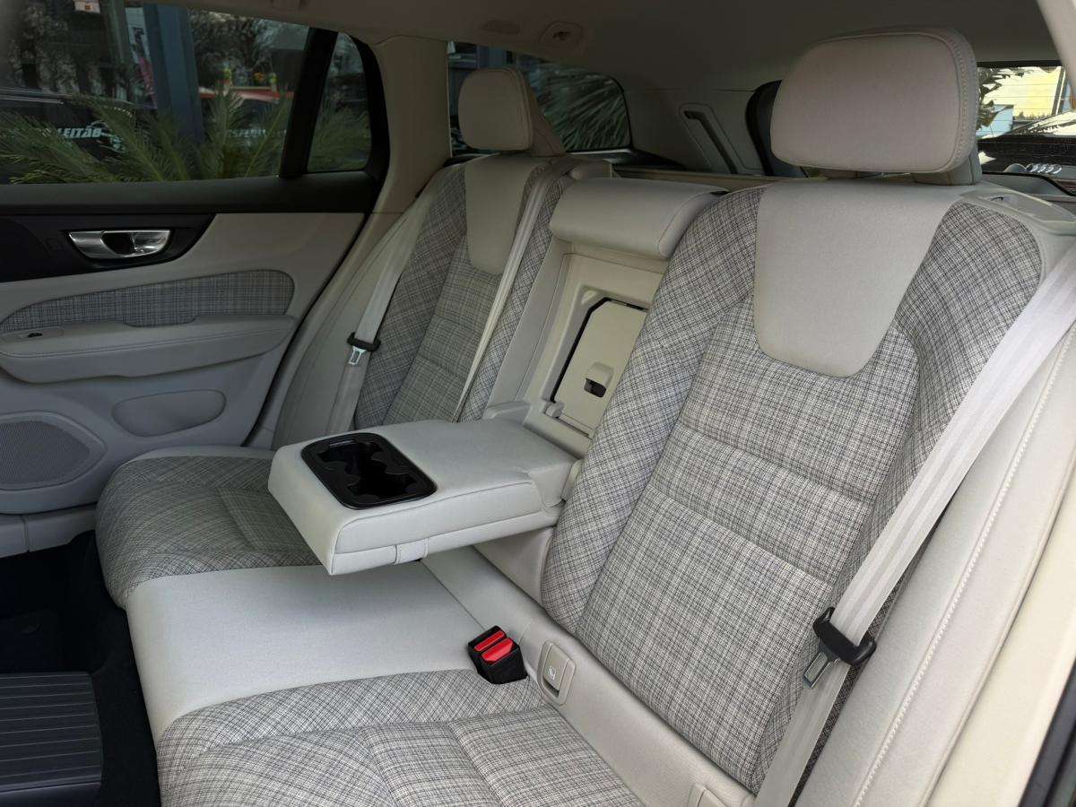 volvo-v60-2023-hibrido-a-gasolina-1969cc