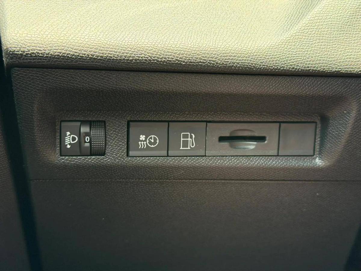 peugeot-308-sw-2023-hibrido-a-gasolina-1598cc