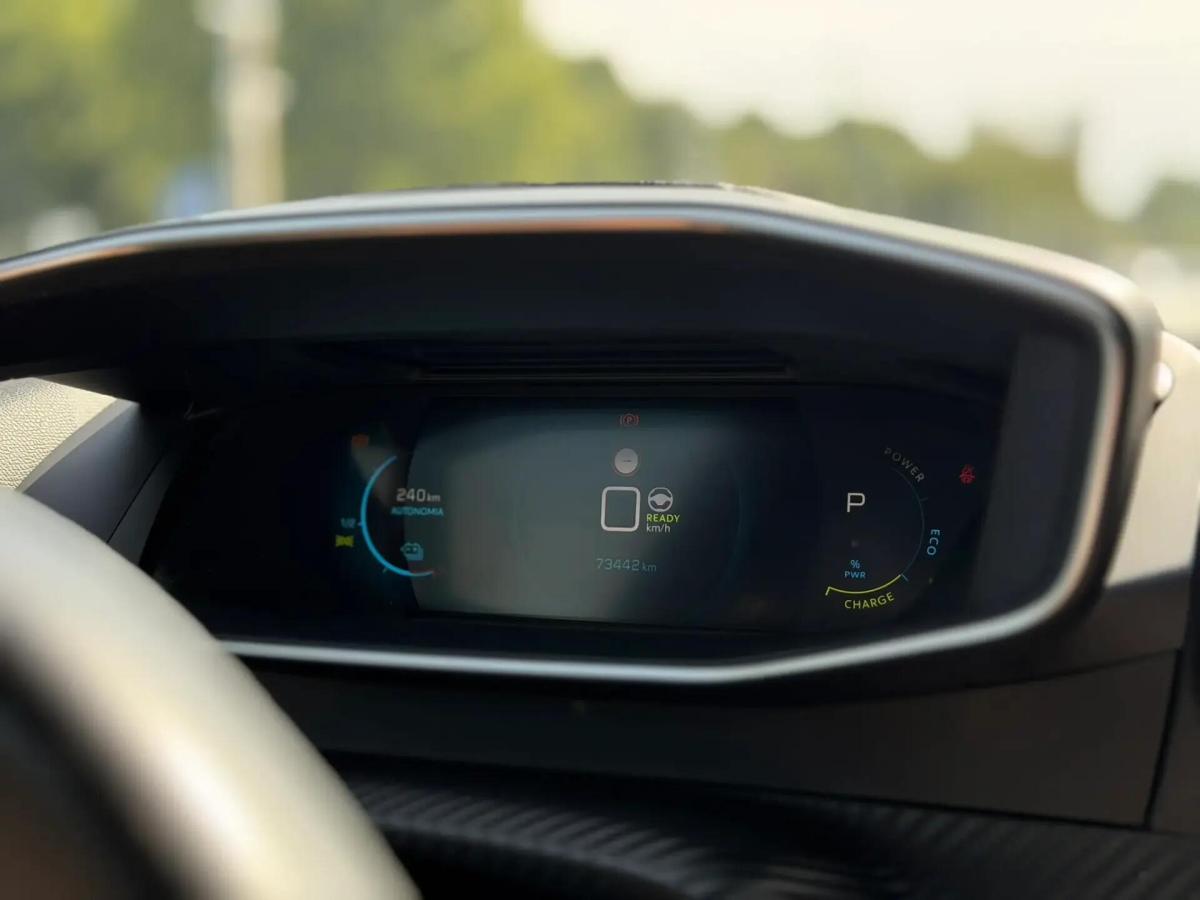 peugeot-e-2008-2021-eletrico-0cc