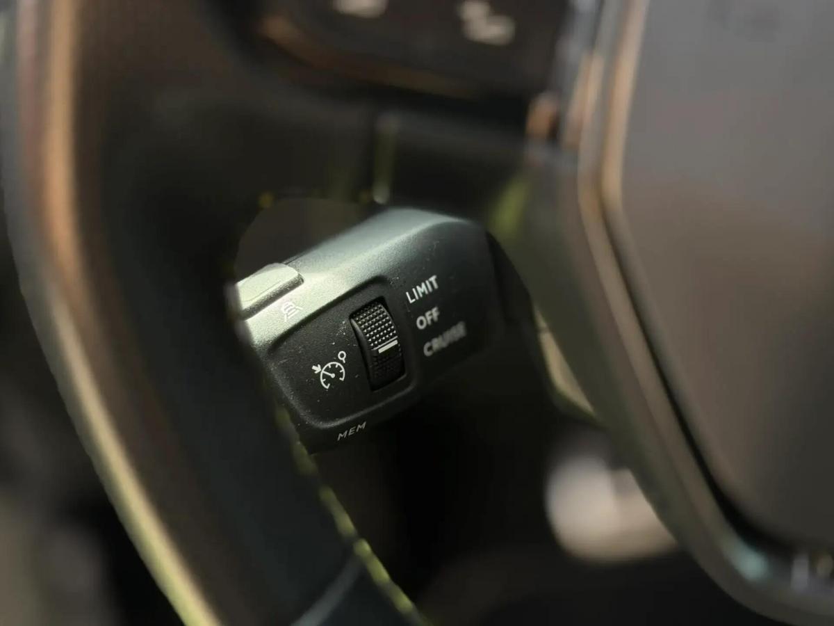peugeot-e-2008-2021-eletrico-0cc