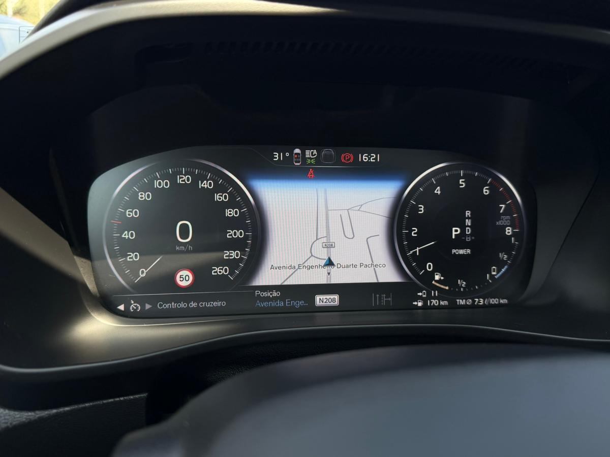 volvo-xc40-2021-hibrido-a-gasolina-1477cc