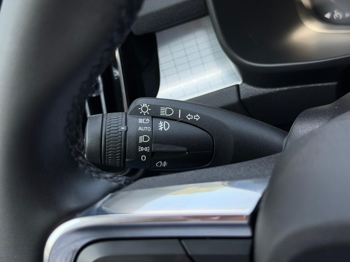 volvo-xc40-2021-hibrido-a-gasolina-1477cc