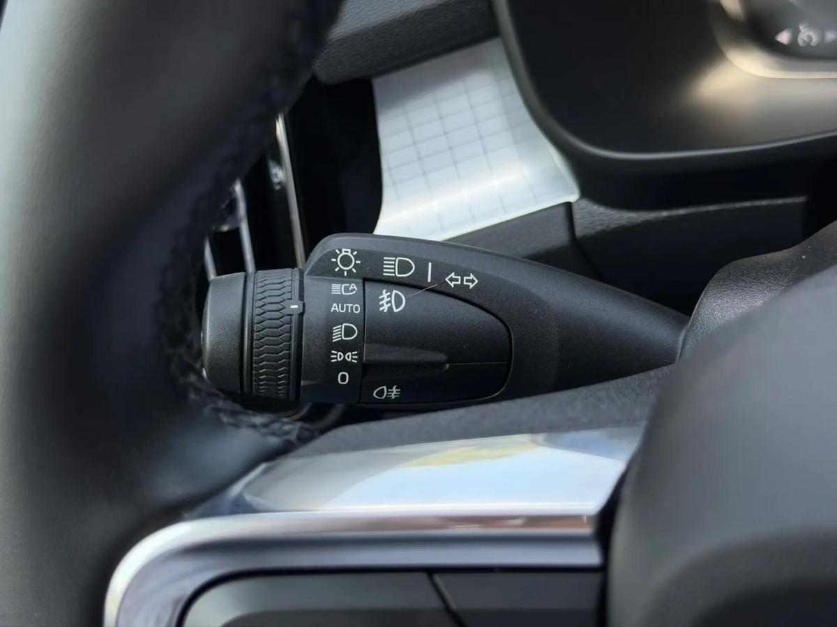 volvo-xc40-2021-hibrido-a-gasolina-1477cc