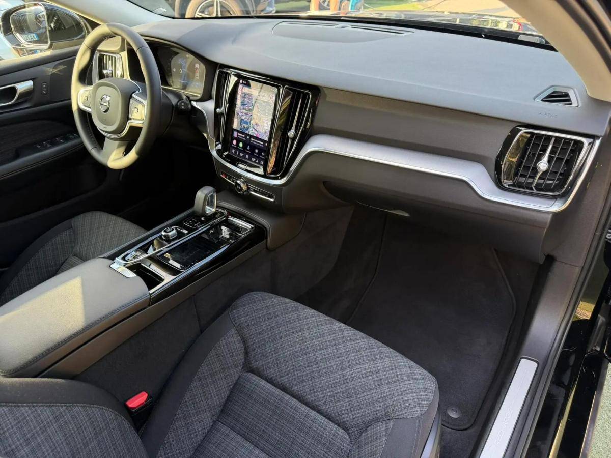 volvo-v60-2023-hibrido-a-gasolina-1969cc