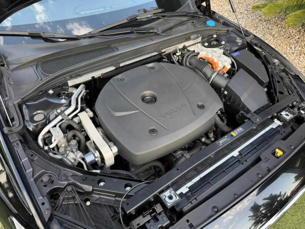 volvo-v60-2023-hibrido-a-gasolina-1969cc