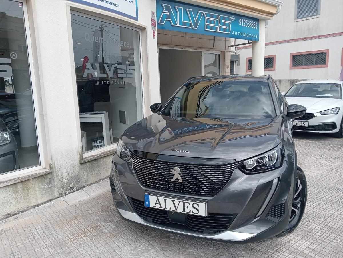 peugeot-2008-2023-gasolina-1199cc