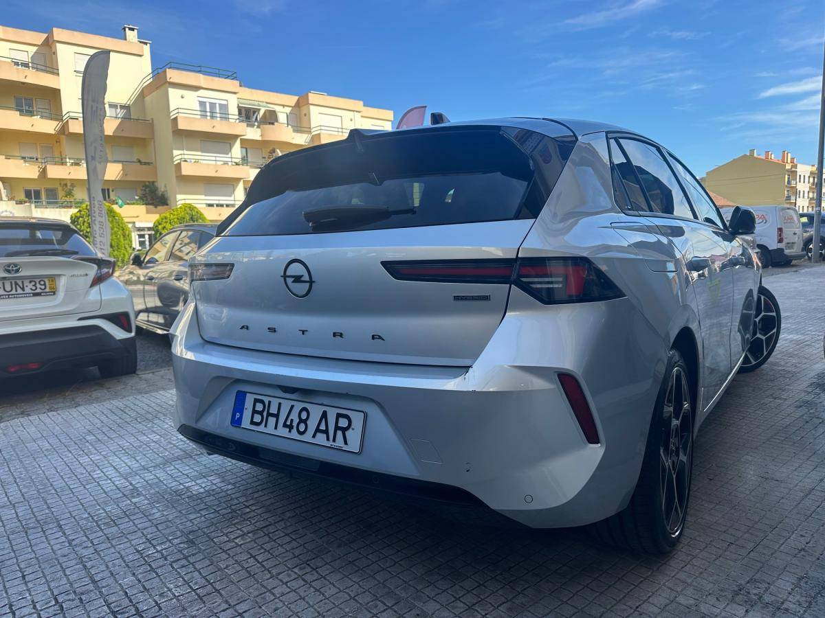 opel-astra-2024-hibrido-a-gasolina-1598cc