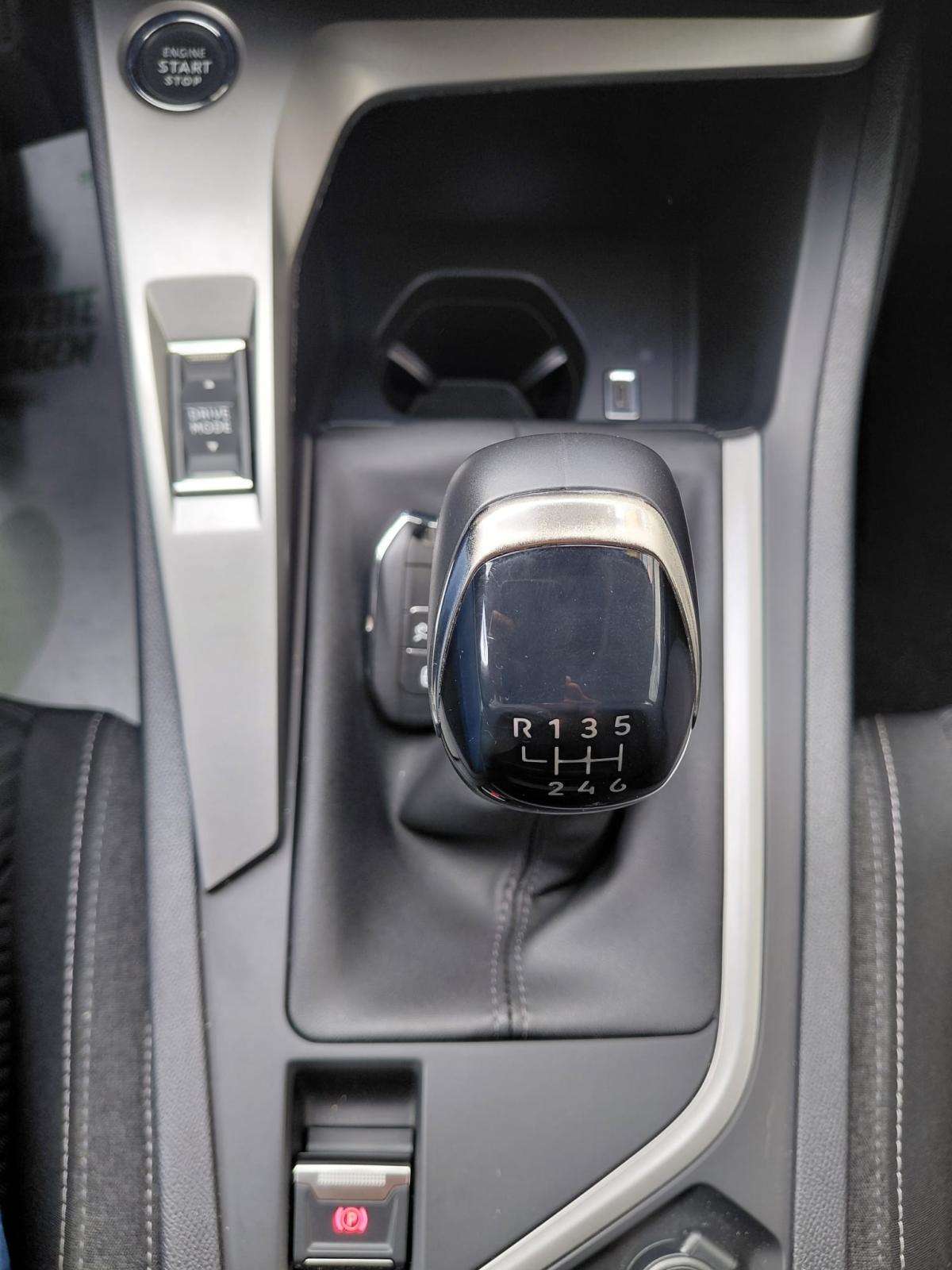 peugeot-308-sw-2023-gasolina-1199cc
