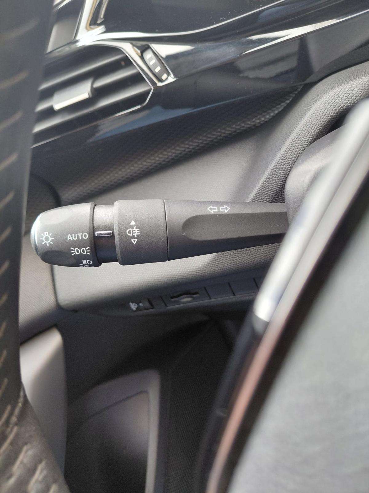 peugeot-308-sw-2023-gasolina-1199cc