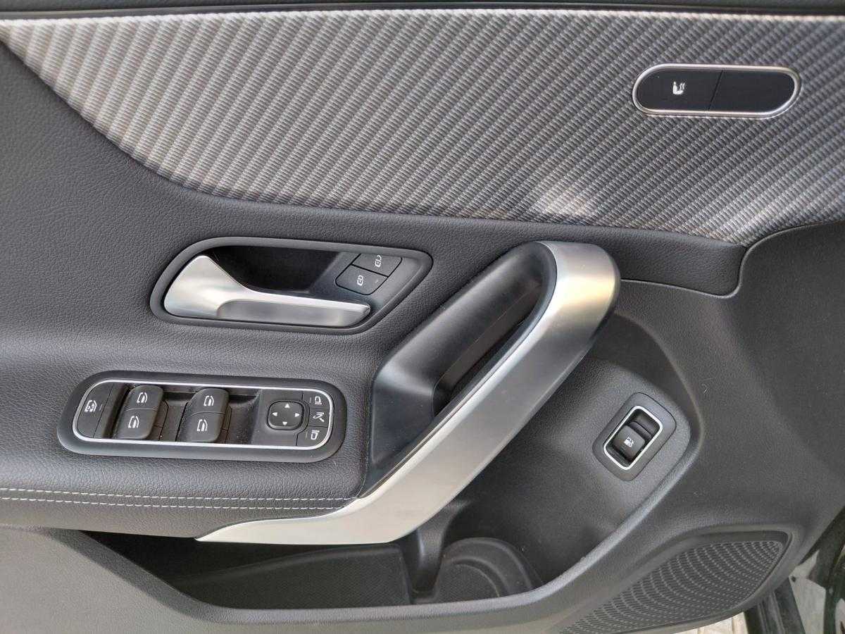 mercedes-benz-classe-a-2023-hibrido-a-gasolina-1332cc
