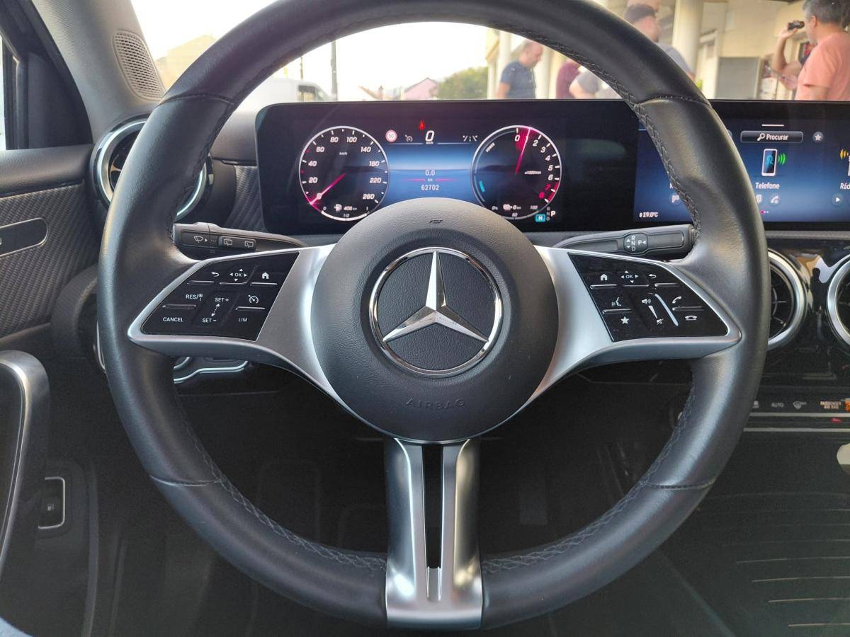 mercedes-benz-classe-a-2023-hibrido-a-gasolina-1332cc