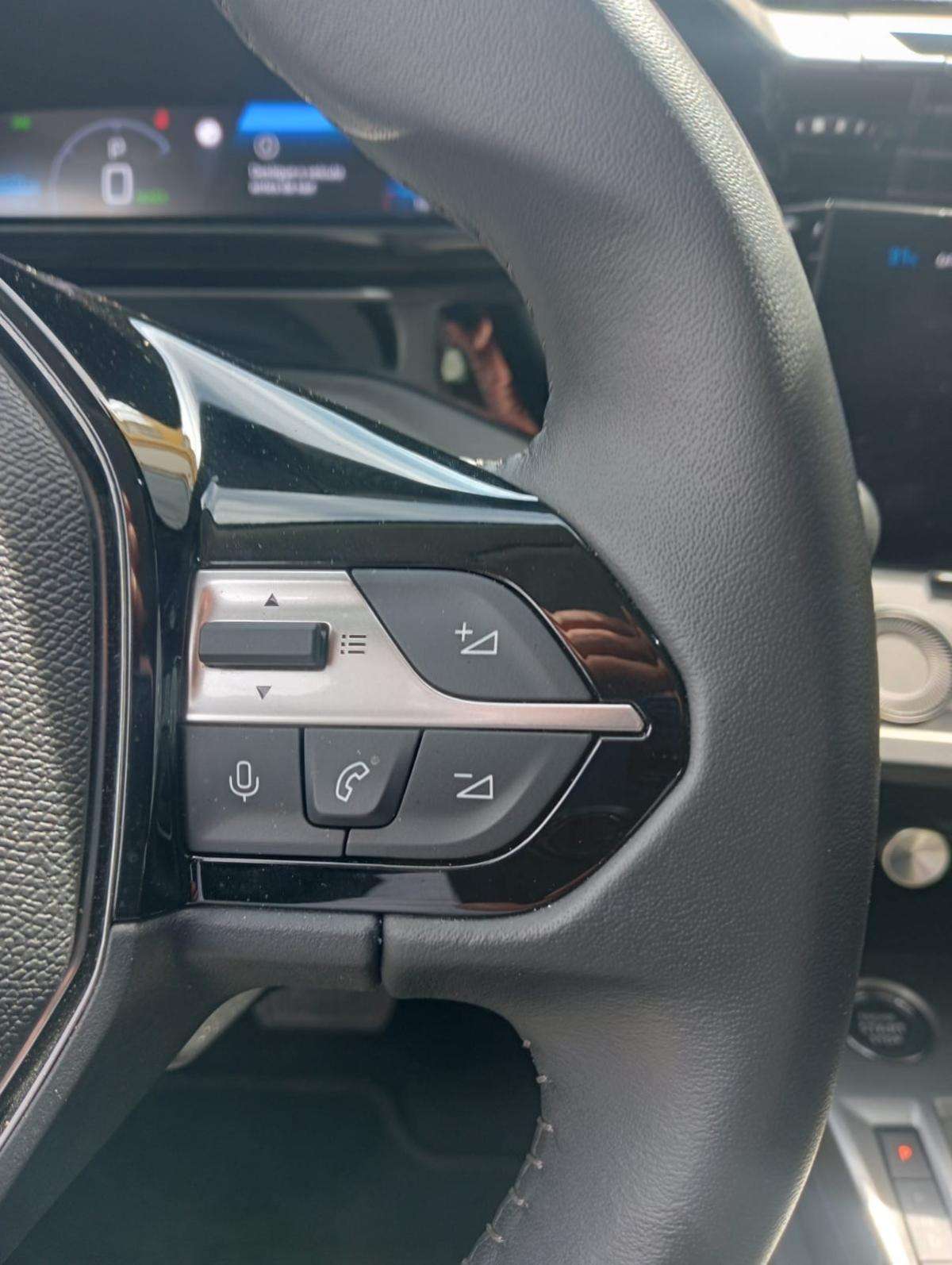 peugeot-e-308-2025-eletrico-0cc