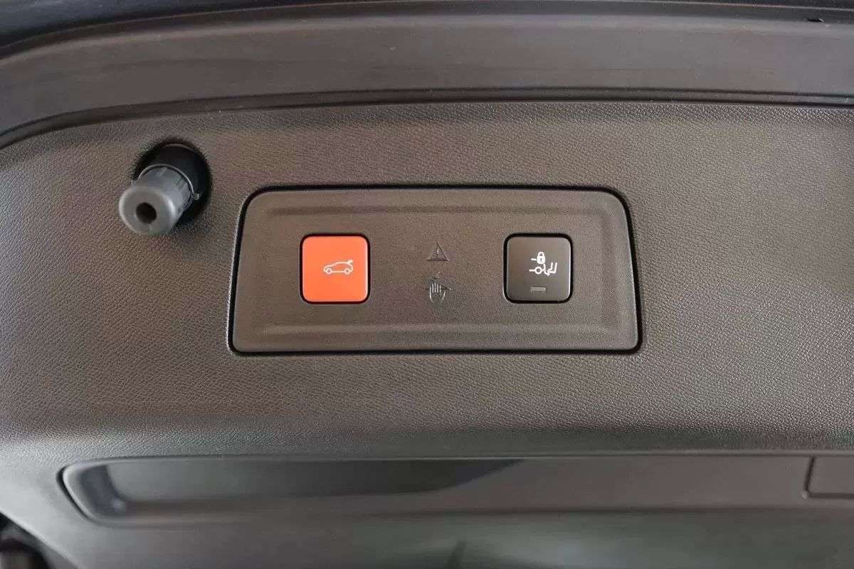 peugeot-508-sw-2019-diesel-1499cc