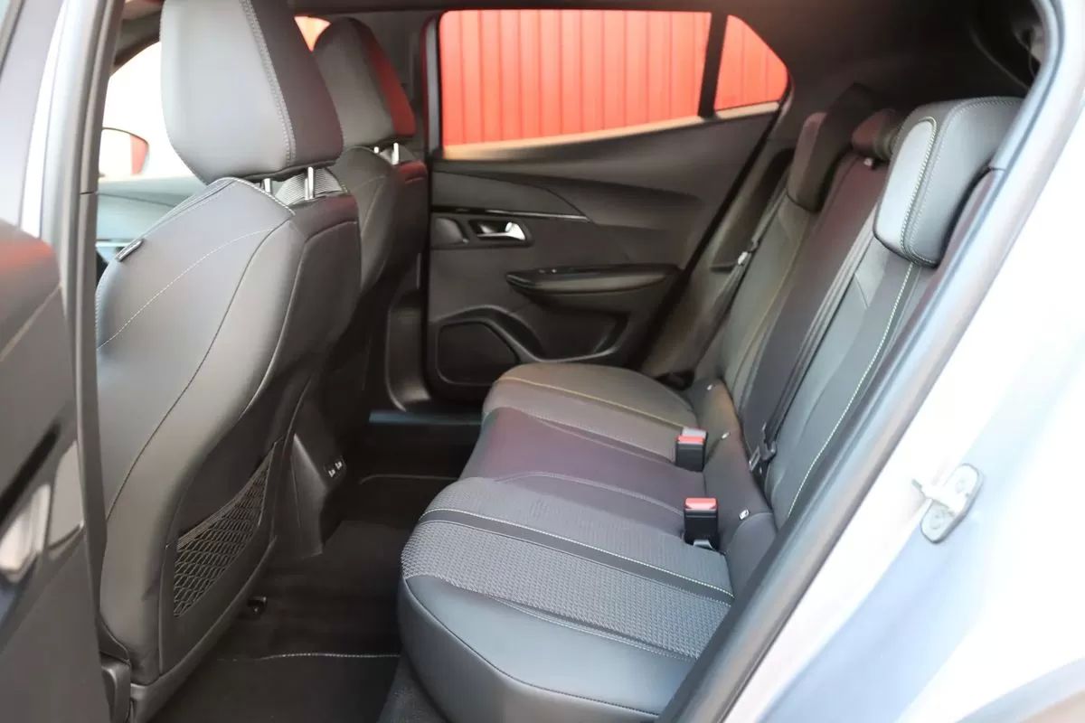 peugeot-2008-2023-gasolina-1199cc