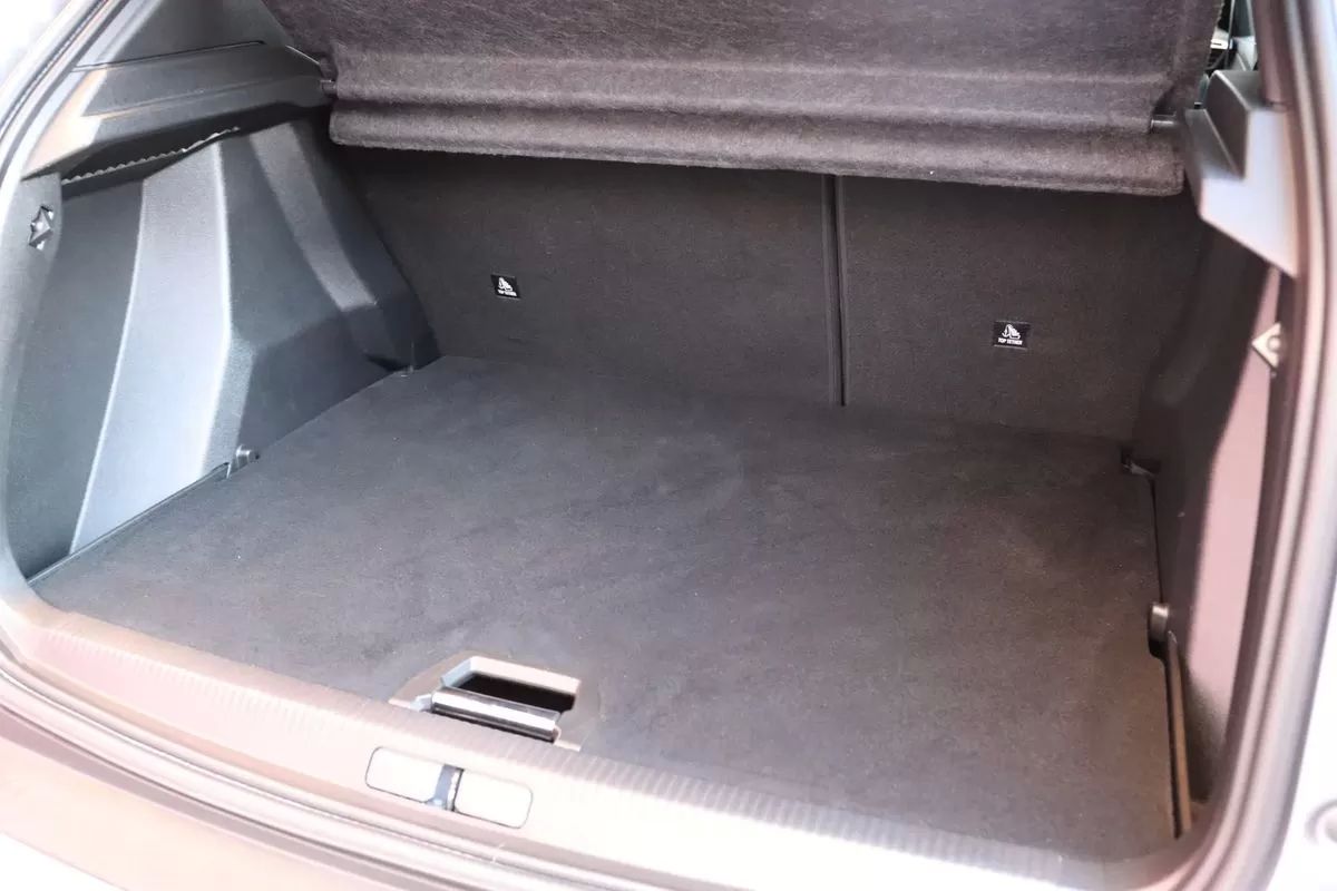 peugeot-2008-2023-gasolina-1199cc