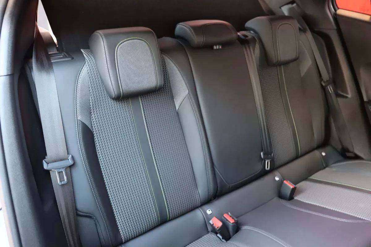 peugeot-2008-2023-gasolina-1199cc