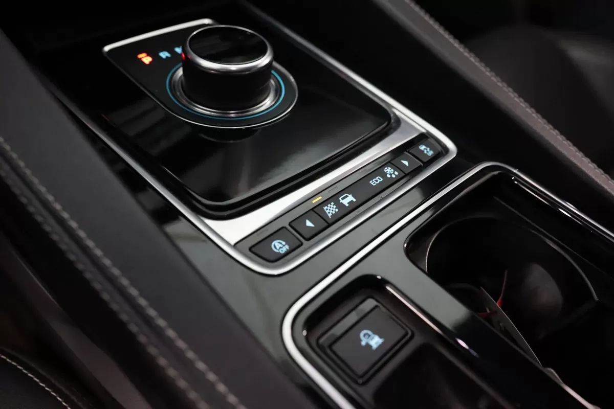 jaguar-f-pace-2018-diesel-1999cc
