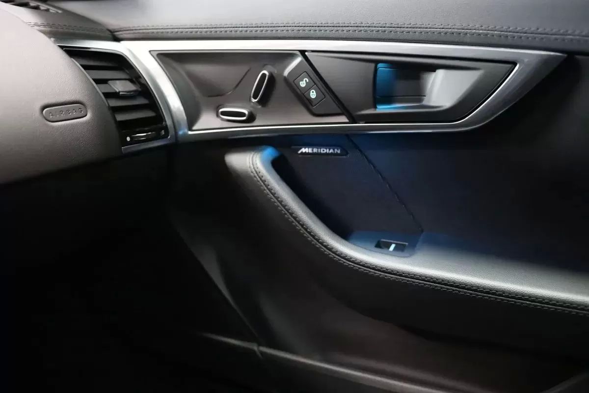 jaguar-f-type-2019-gasolina-1997cc