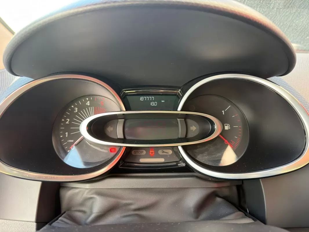 renault-clio-sport-tourer-2016-diesel-1461cc