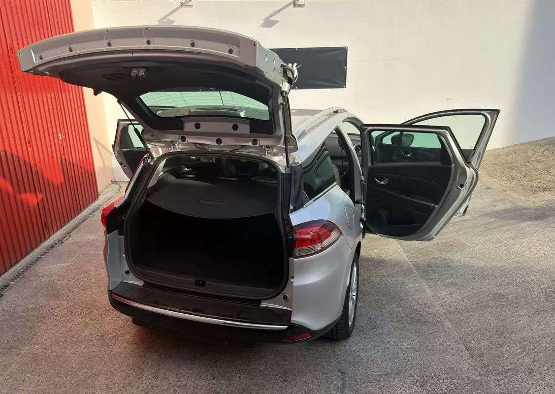 renault-clio-sport-tourer-2016-diesel-1461cc