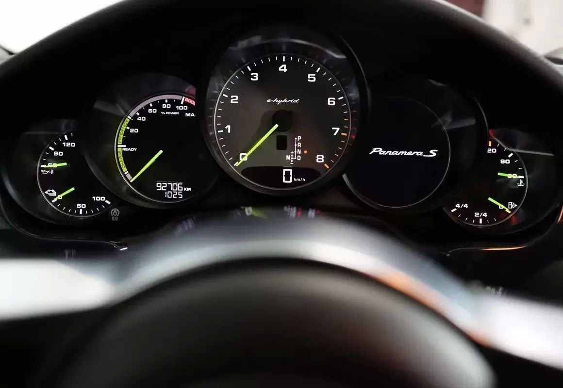 porsche-panamera-2016-hibrido-2995cc