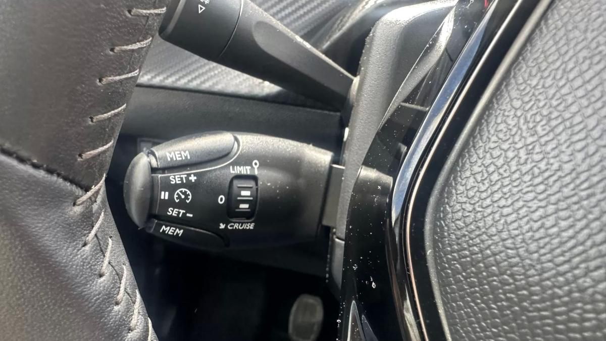peugeot-208-2023-gasolina-1199cc