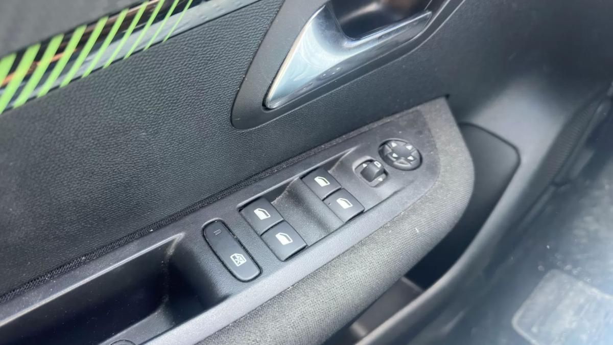 peugeot-208-2024-gasolina-1199cc