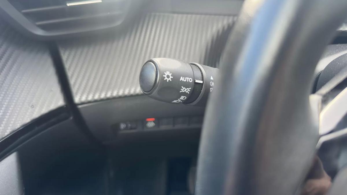 peugeot-2008-2022-diesel-1499cc