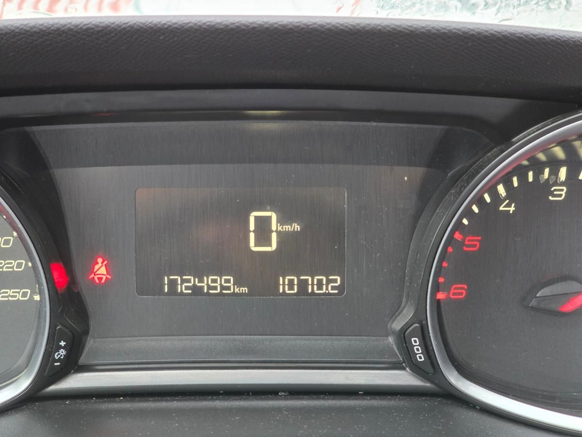 peugeot-308-sw-2015-diesel-1560cc