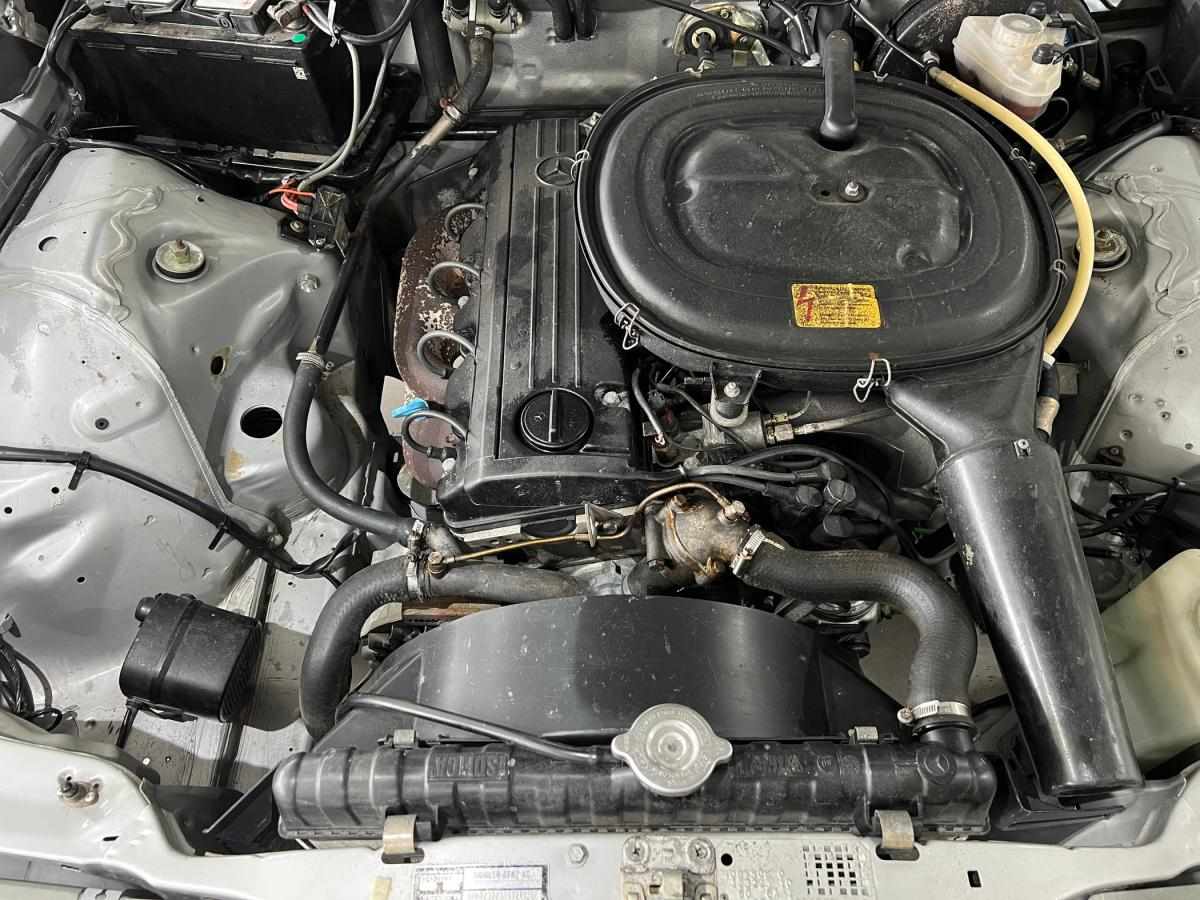 mercedes-benz-230-1985-gasolina-2298cc