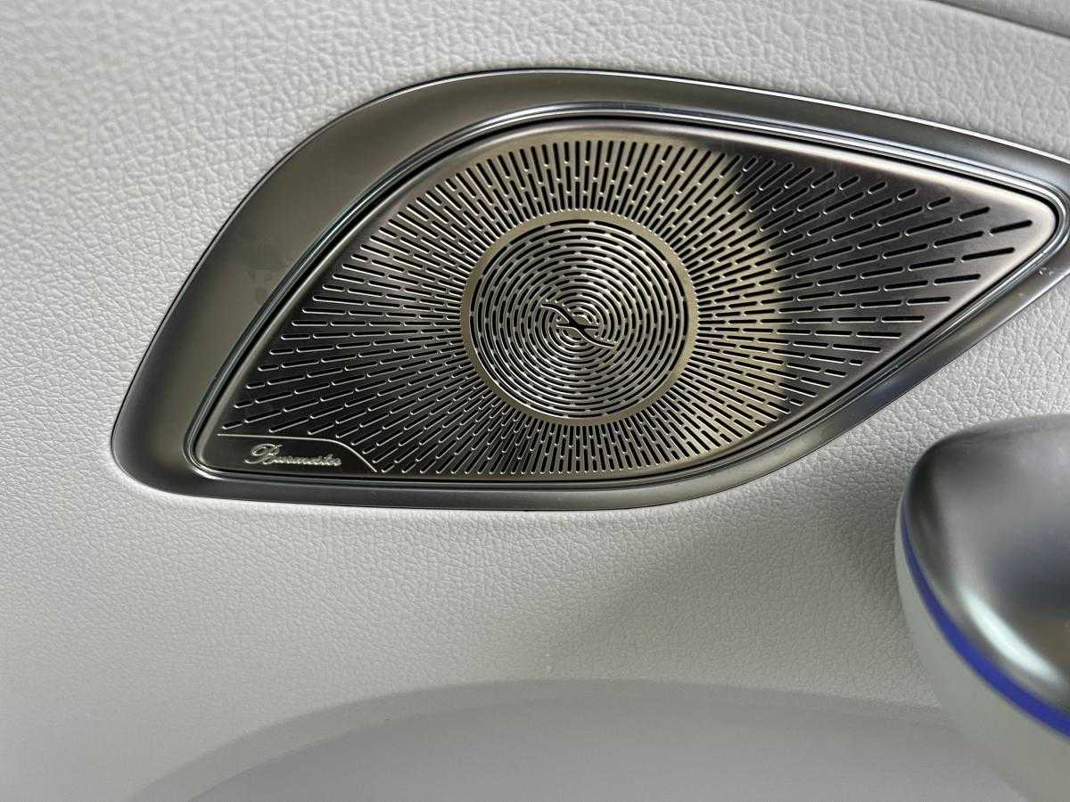 mercedes-benz-eqe-2025-eletrico-500cc