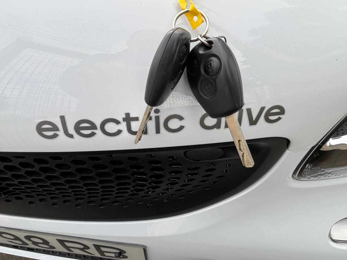 smart-fortwo-17-6-kwh-2017-eletrico