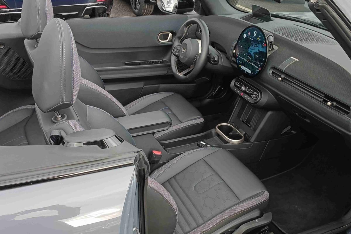 mini-cabrio-2025-gasolina-1998cc
