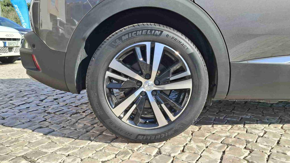 peugeot-3008-2023-hibrido-1598cc