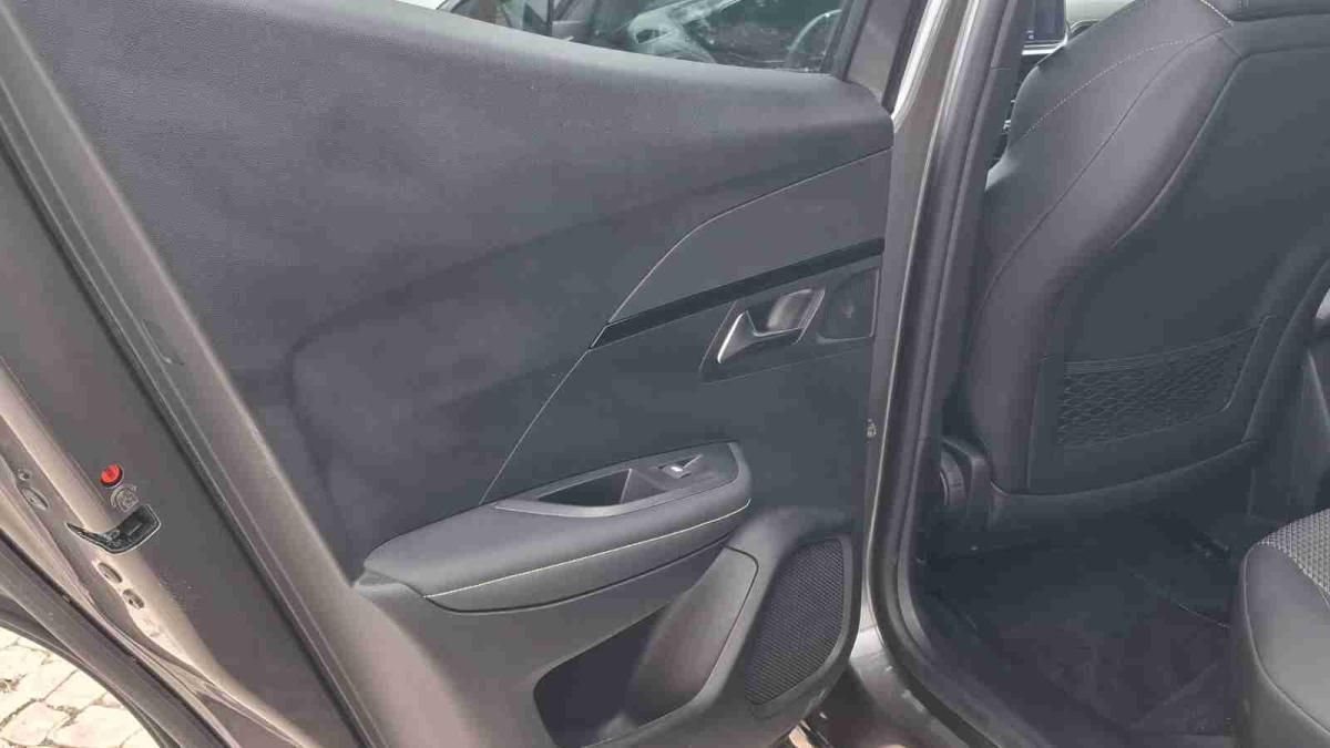 peugeot-2008-2022-gasolina-1199cc