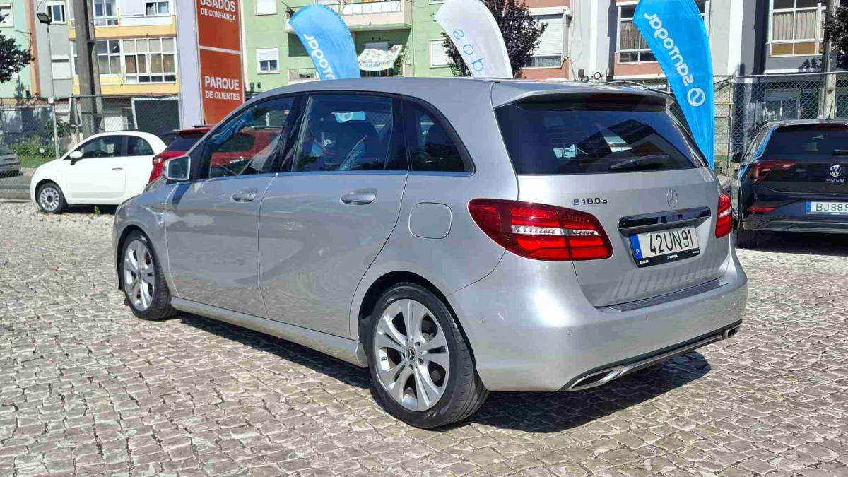 mercedes-benz-180-2018-diesel-1461cc