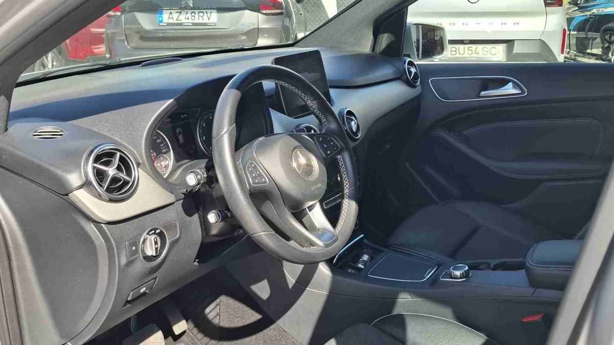 mercedes-benz-180-2018-diesel-1461cc