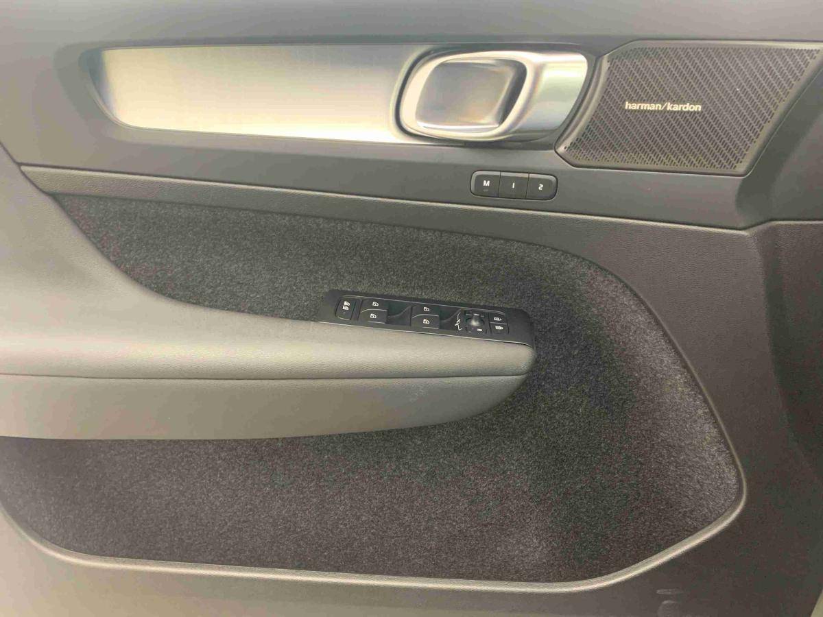 volvo-xc40-2025-gasolina-1969cc