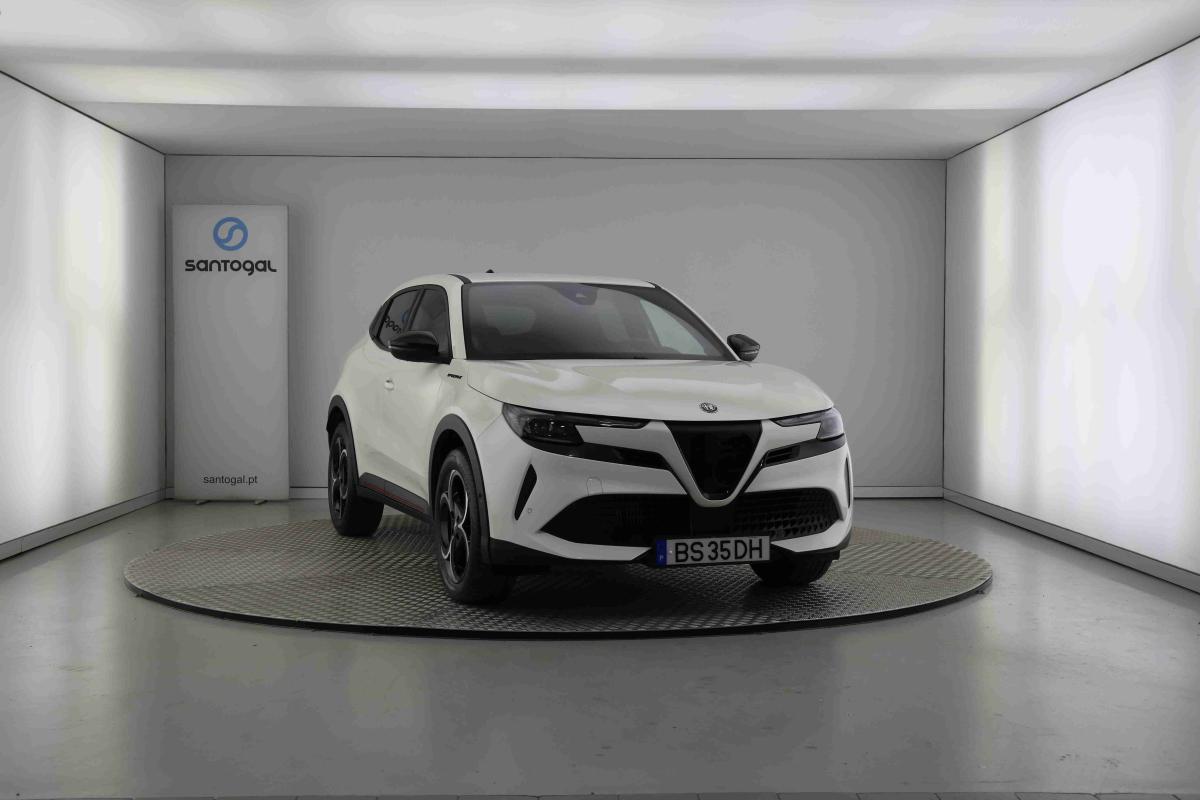 alfa-romeo-junior-2025-hibrido-1199cc