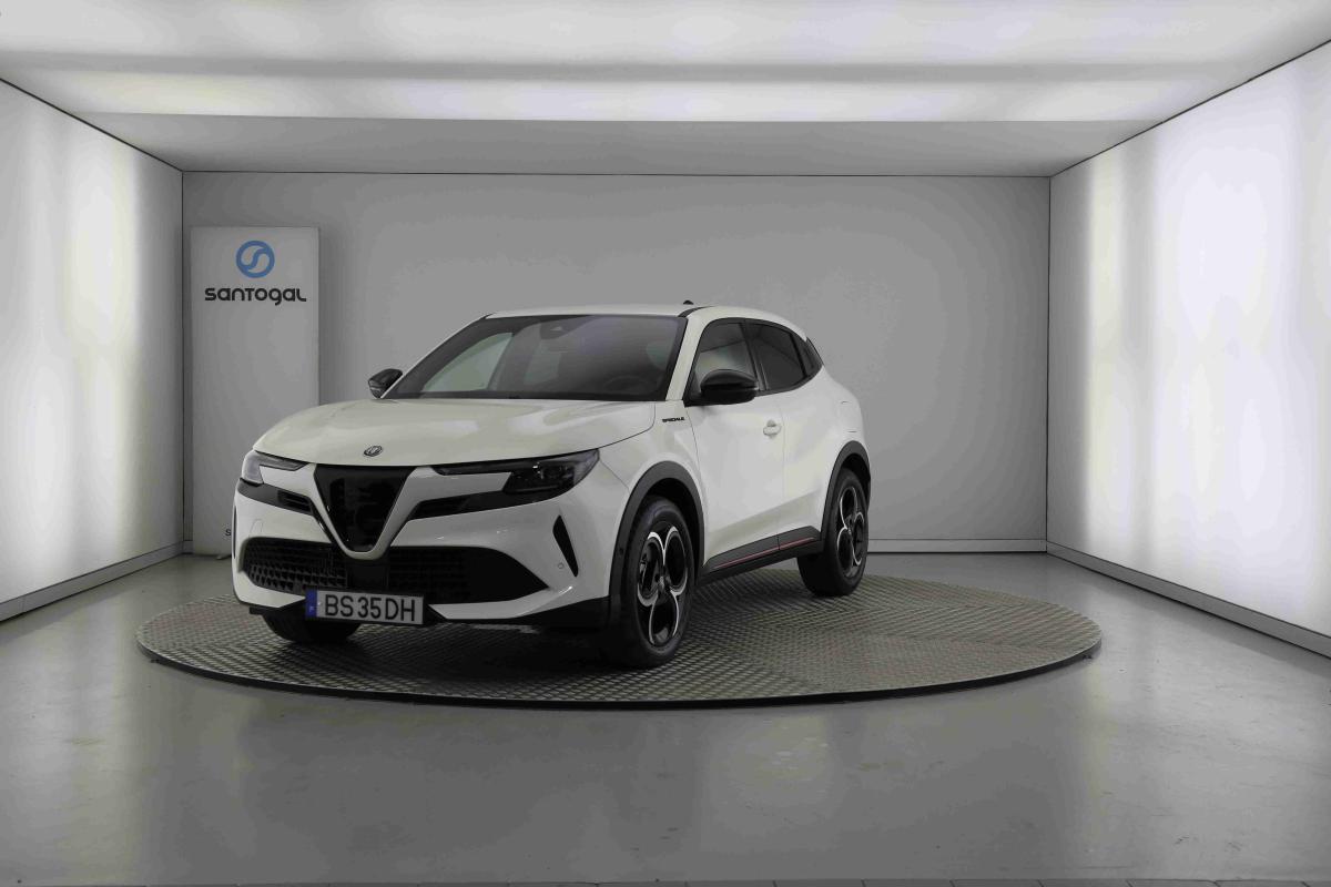 alfa-romeo-junior-2025-hibrido-1199cc