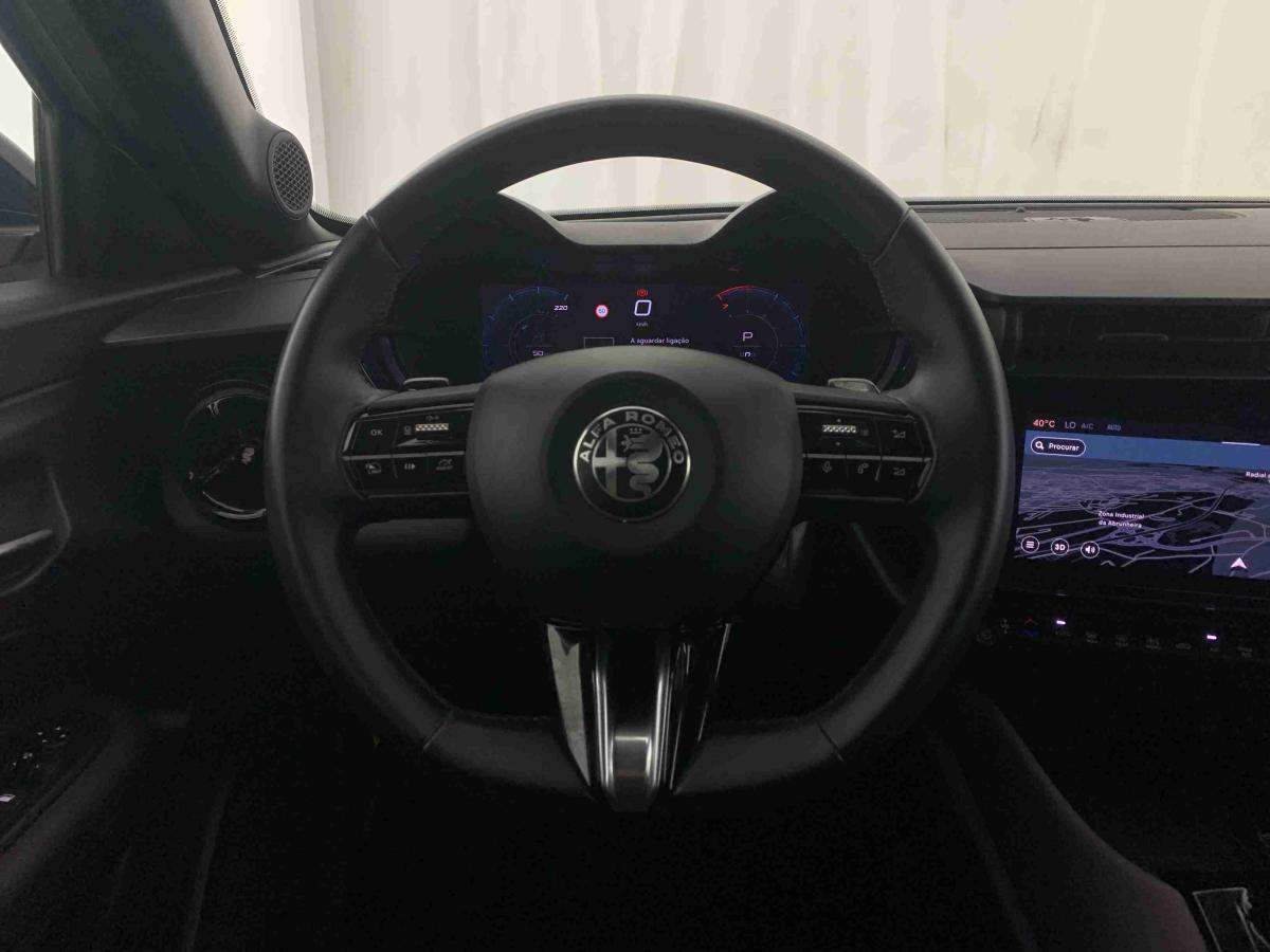 alfa-romeo-junior-2025-hibrido-1199cc